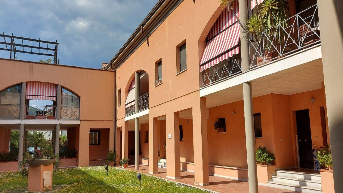 Immagine 6 di Appartamento in vendita  a Ameglia