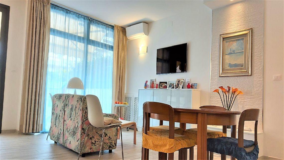 Immagine 13 di Appartamento in vendita  a Ameglia