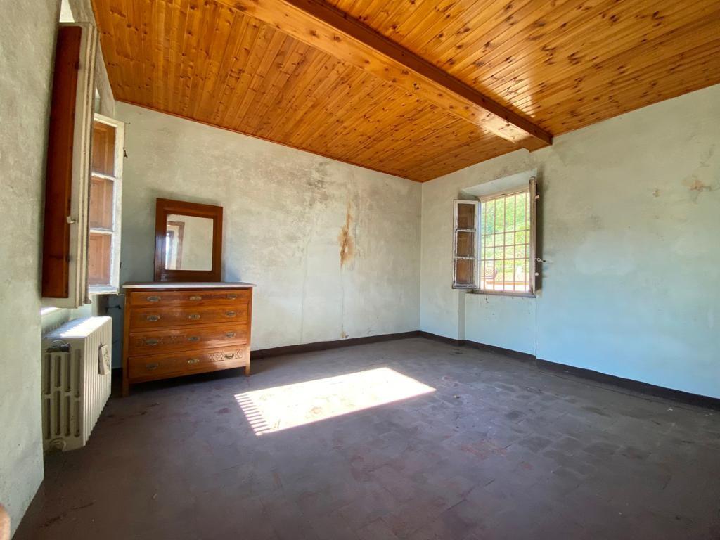 Immagine 18 di Rustico / casale in vendita  a Capannori