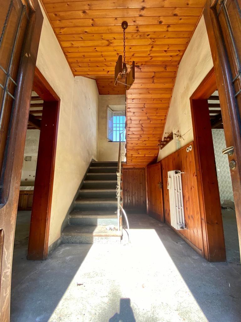 Immagine 9 di Rustico / casale in vendita  a Capannori