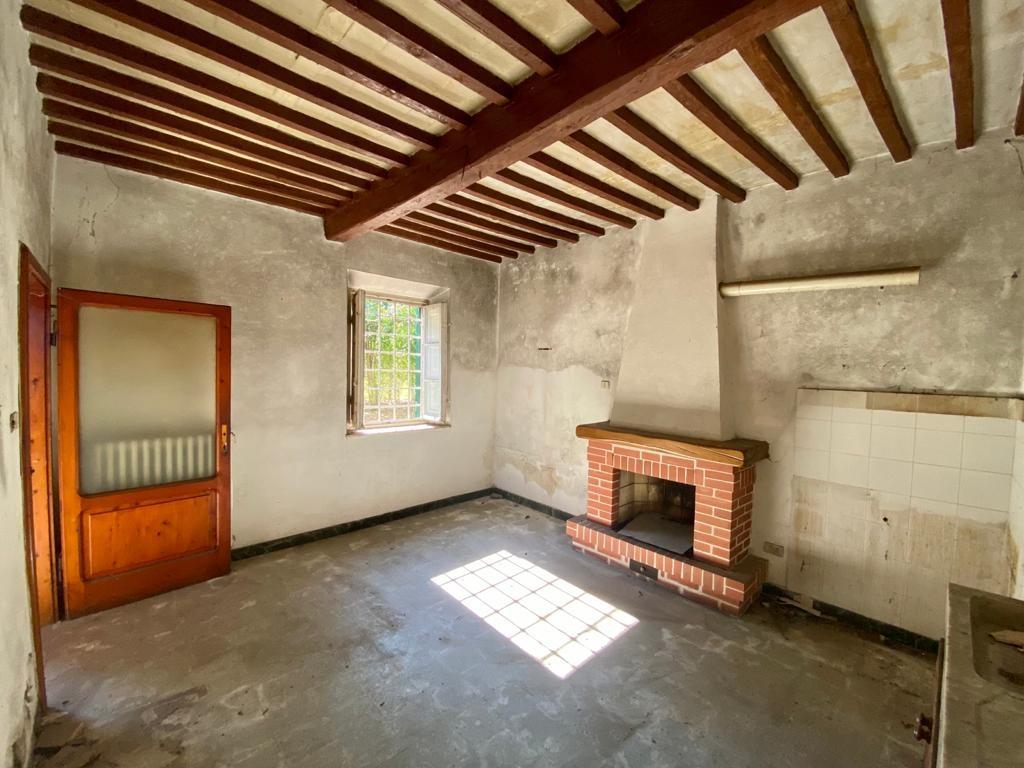 Immagine 11 di Rustico / casale in vendita  a Capannori