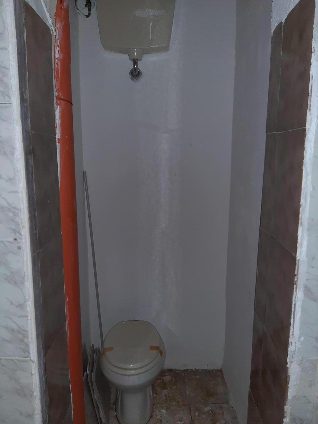 Immagine 6 di Magazzino in vendita  a Livorno