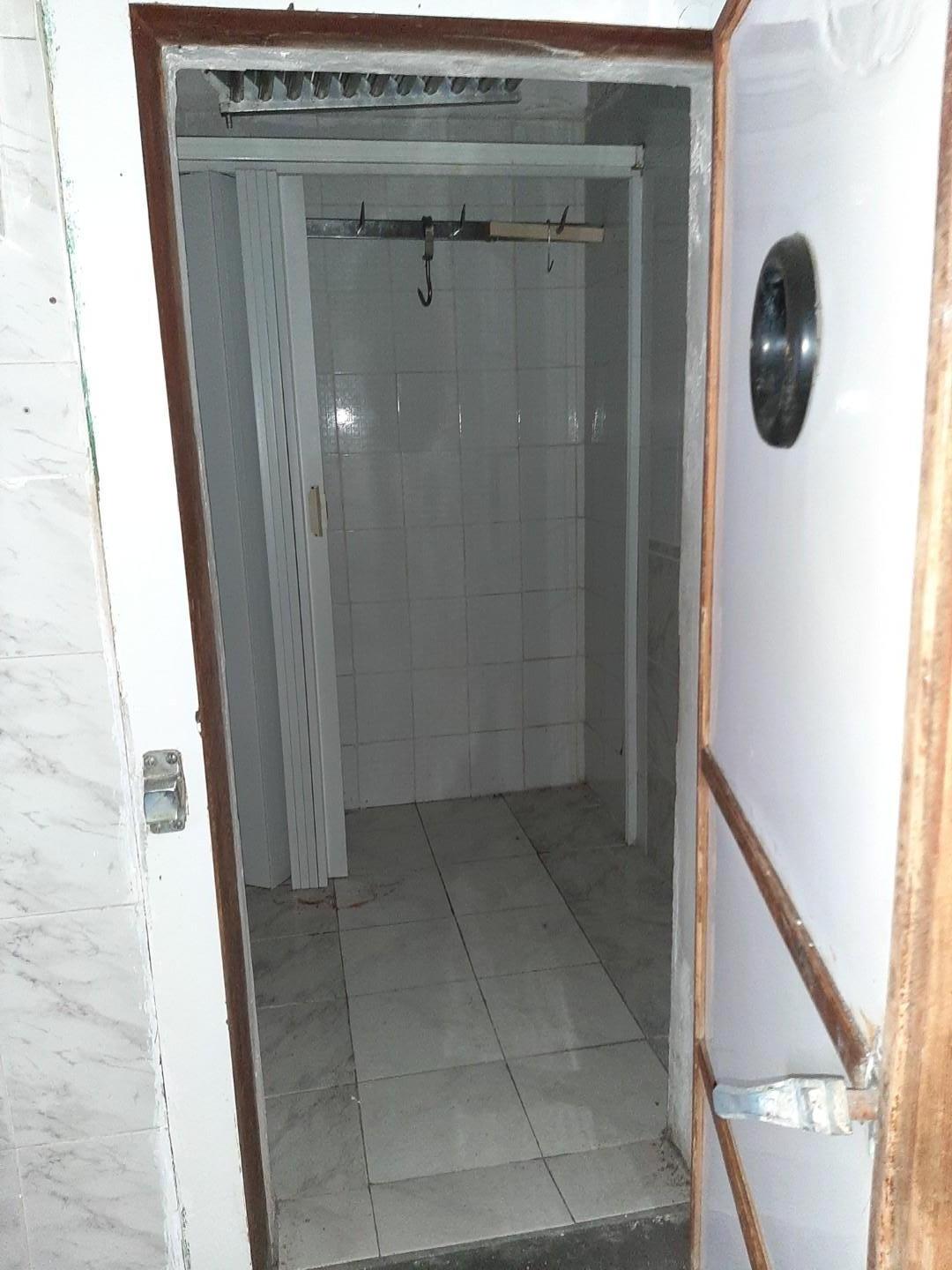 Immagine 5 di Magazzino in vendita  a Livorno