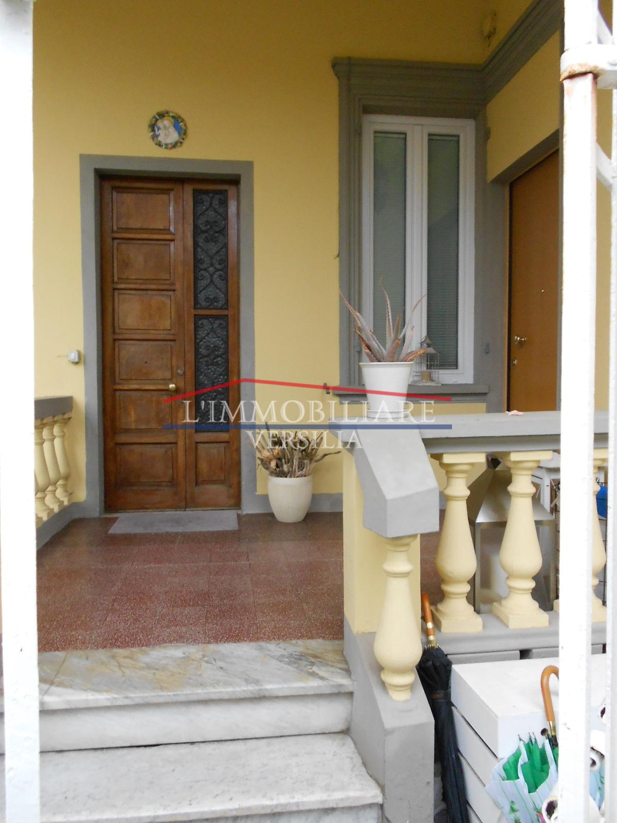 Immagine 32 di Appartamento in vendita  a Forte Dei Marmi