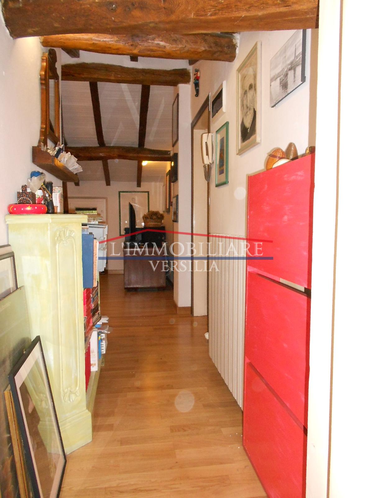 Immagine 23 di Appartamento in vendita  a Forte Dei Marmi