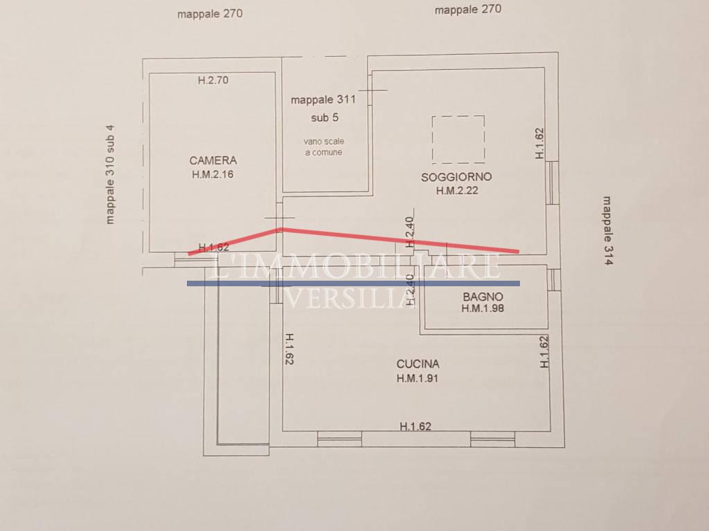 Immagine 30 di Appartamento in vendita  a Forte Dei Marmi