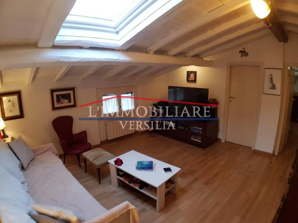 Immagine 43 di Appartamento in vendita  a Forte Dei Marmi