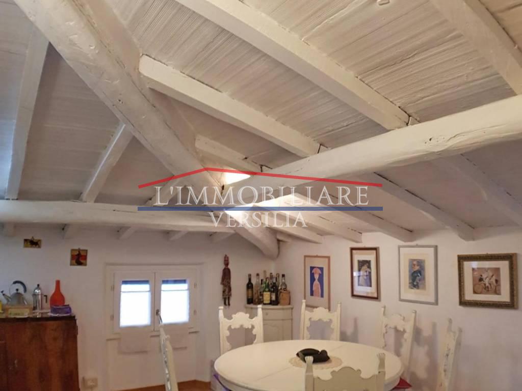 Immagine 40 di Appartamento in vendita  a Forte Dei Marmi