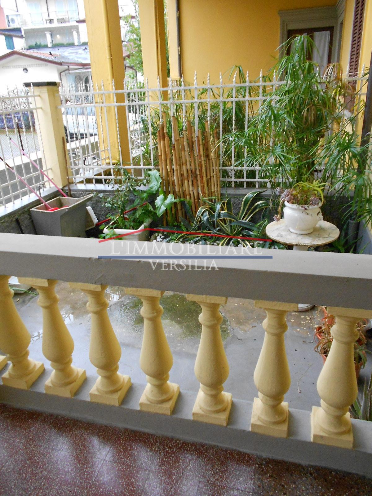 Immagine 31 di Appartamento in vendita  a Forte Dei Marmi