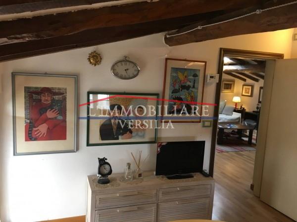 Immagine 12 di Appartamento in vendita  a Forte Dei Marmi