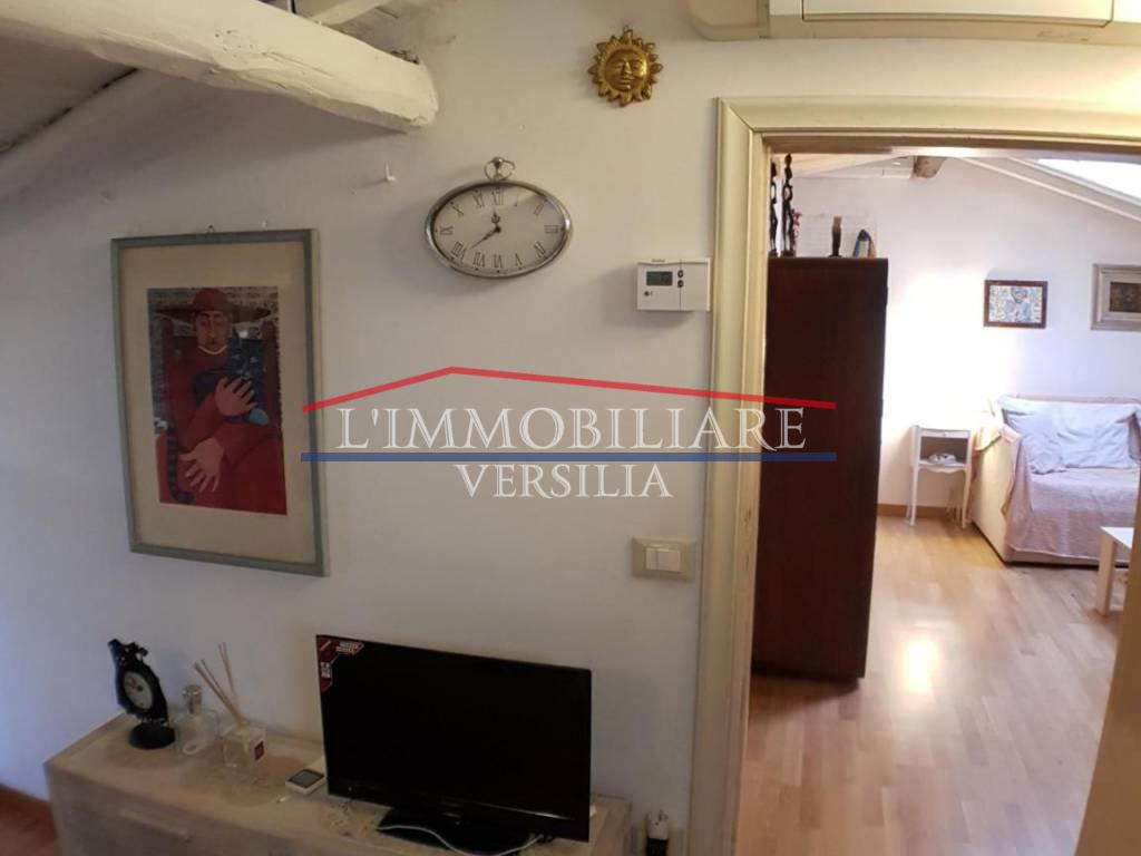 Immagine 50 di Appartamento in vendita  a Forte Dei Marmi