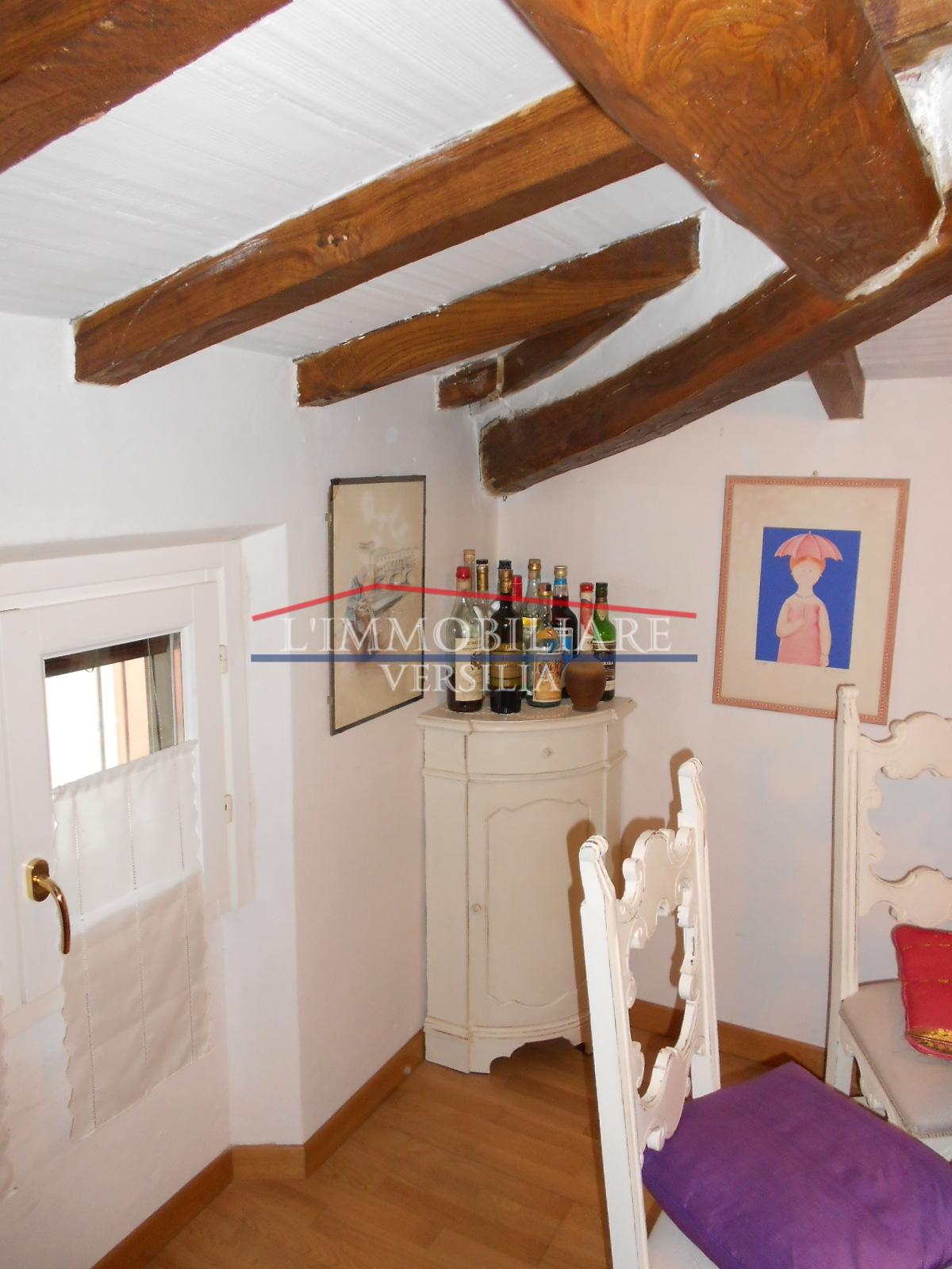 Immagine 34 di Appartamento in vendita  a Forte Dei Marmi