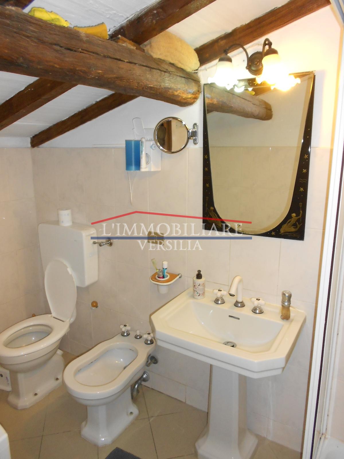 Immagine 24 di Appartamento in vendita  a Forte Dei Marmi