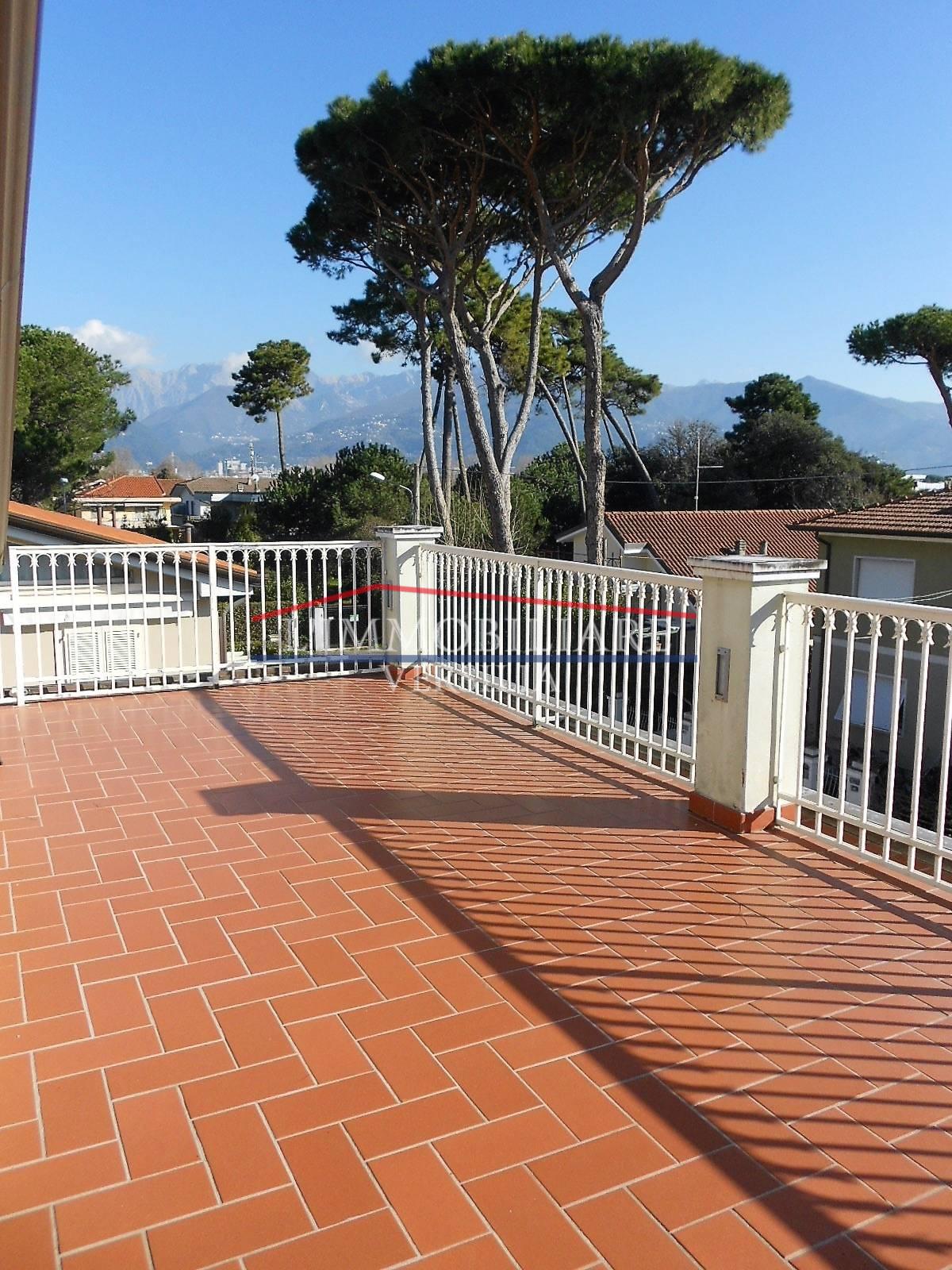 Immagine 1 di Appartamento in vendita  a Massa