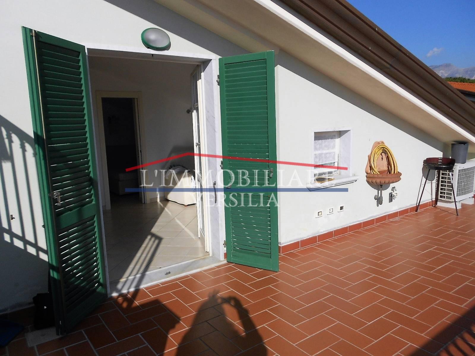 Immagine 2 di Appartamento in vendita  a Massa