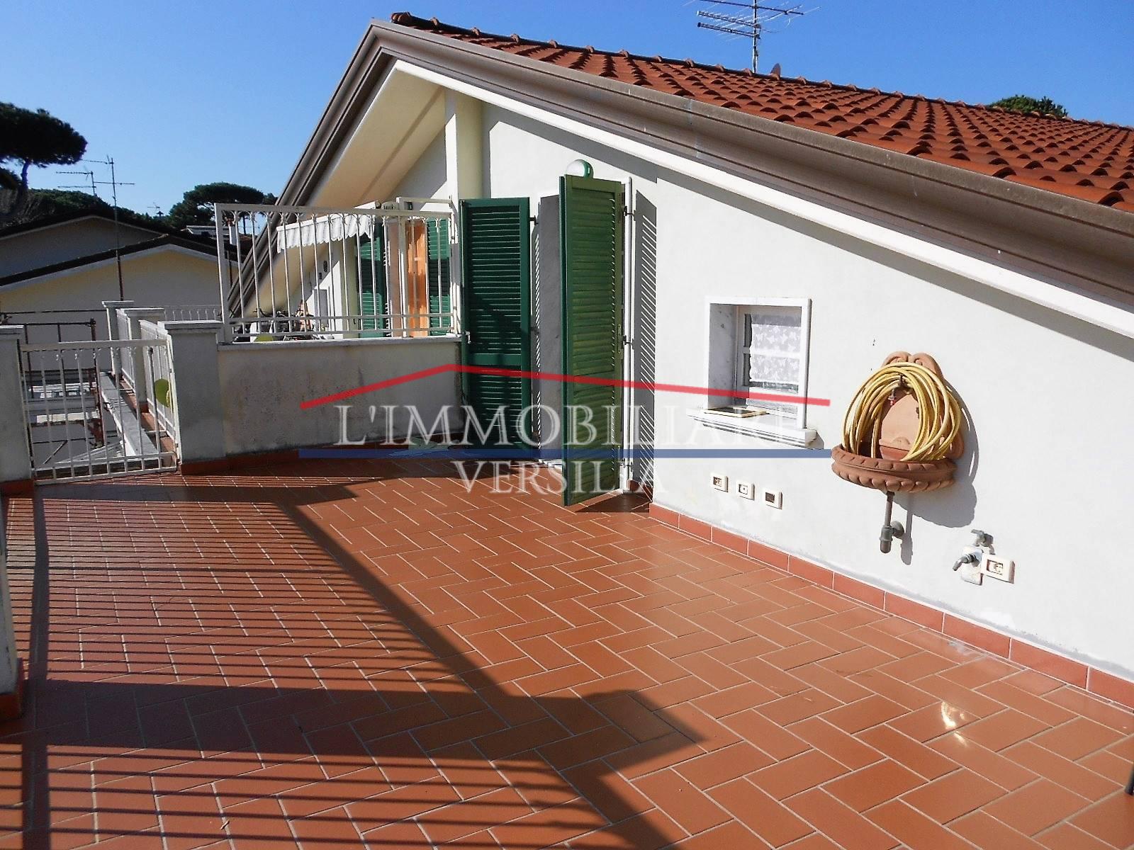 Immagine 3 di Appartamento in vendita  a Massa