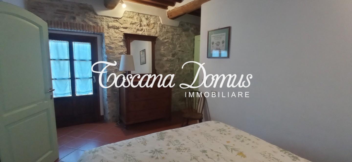 Immagine 16 di Casa colonica in vendita  a Castellina In Chianti