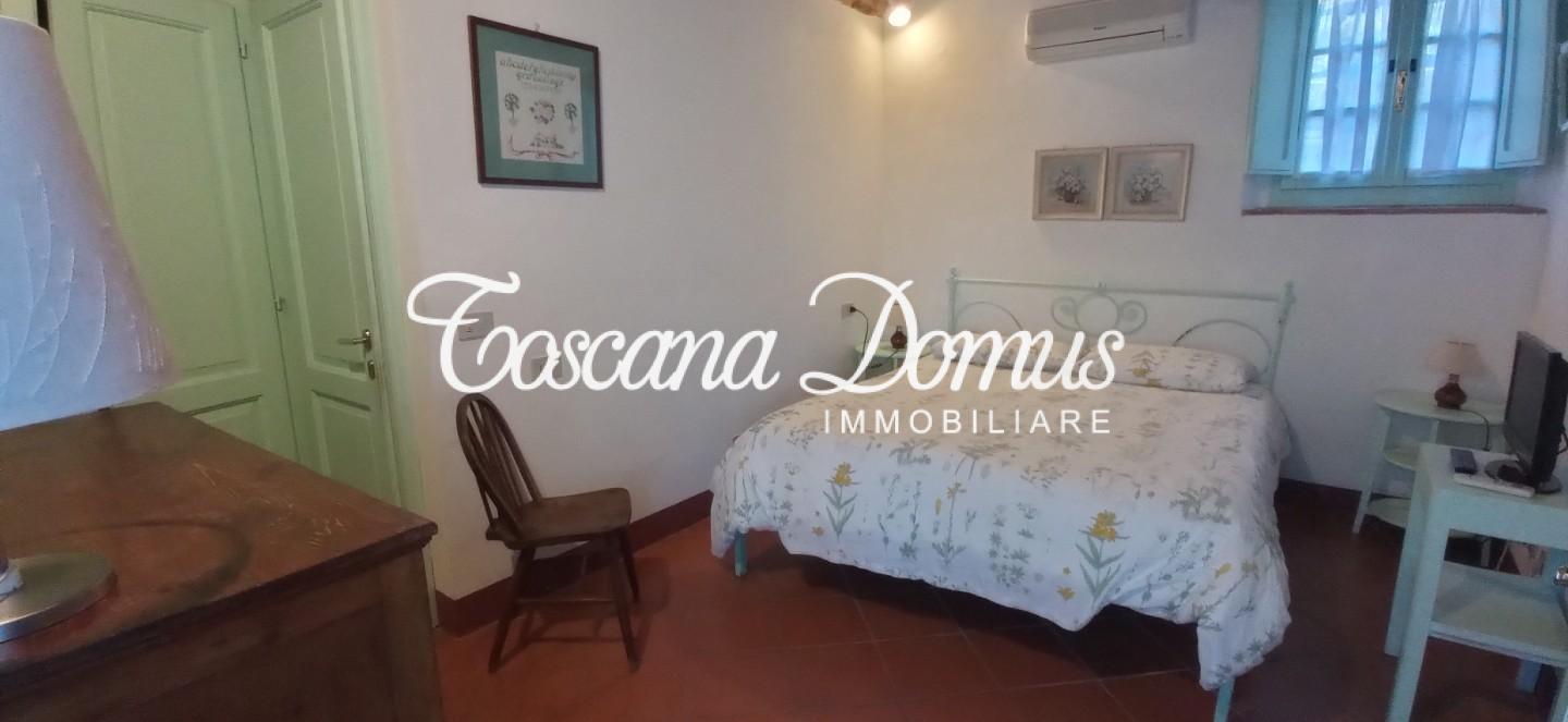 Immagine 17 di Casa colonica in vendita  a Castellina In Chianti