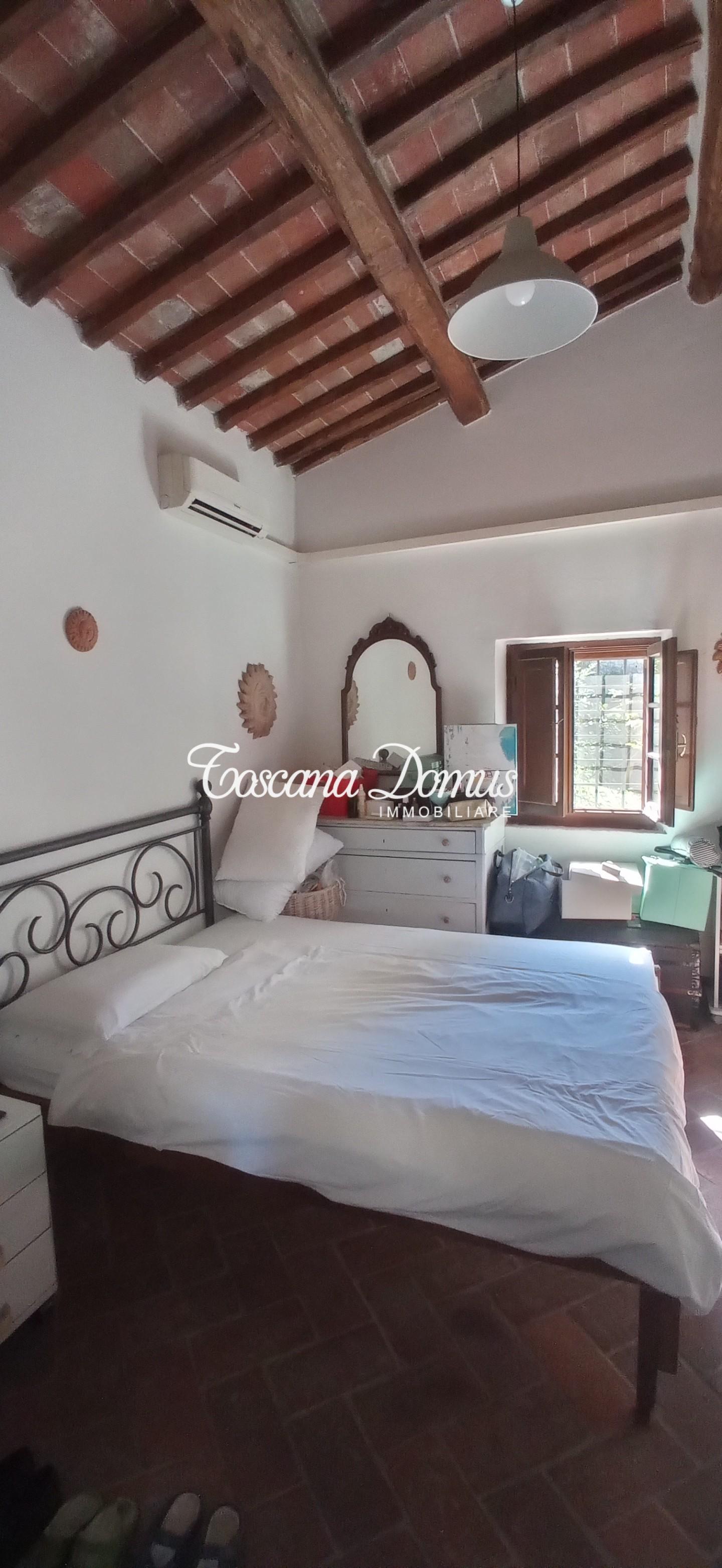 Immagine 23 di Casa colonica in vendita  a Castellina In Chianti