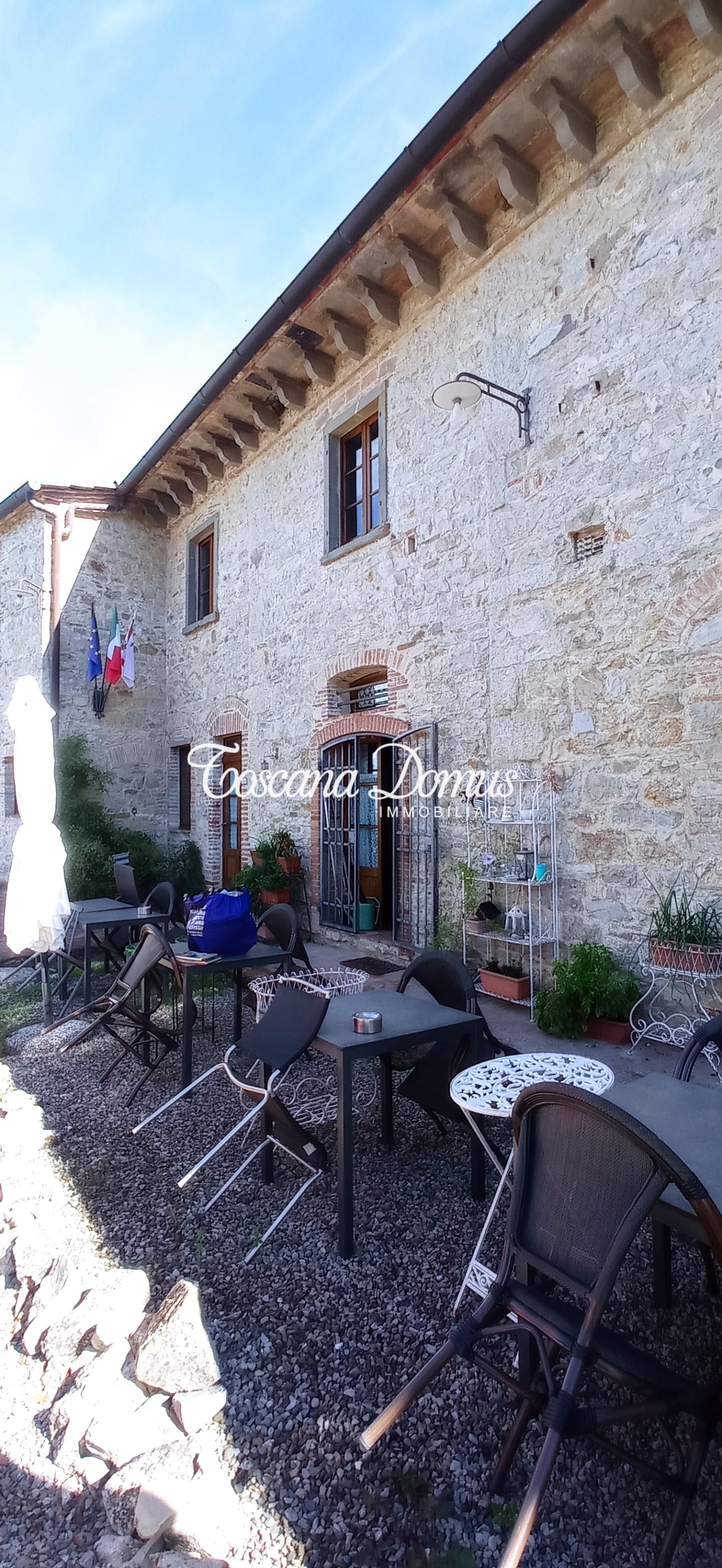 Immagine 22 di Casa colonica in vendita  a Castellina In Chianti