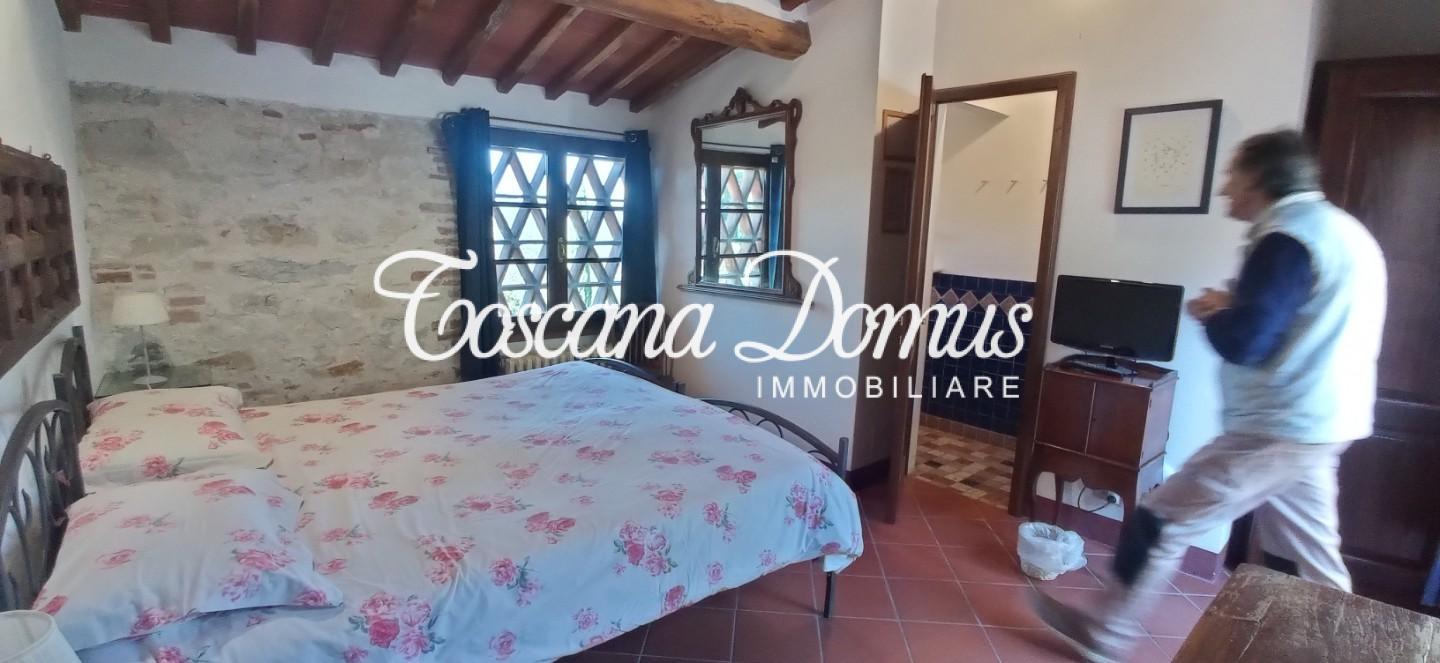 Immagine 30 di Casa colonica in vendita  a Castellina In Chianti