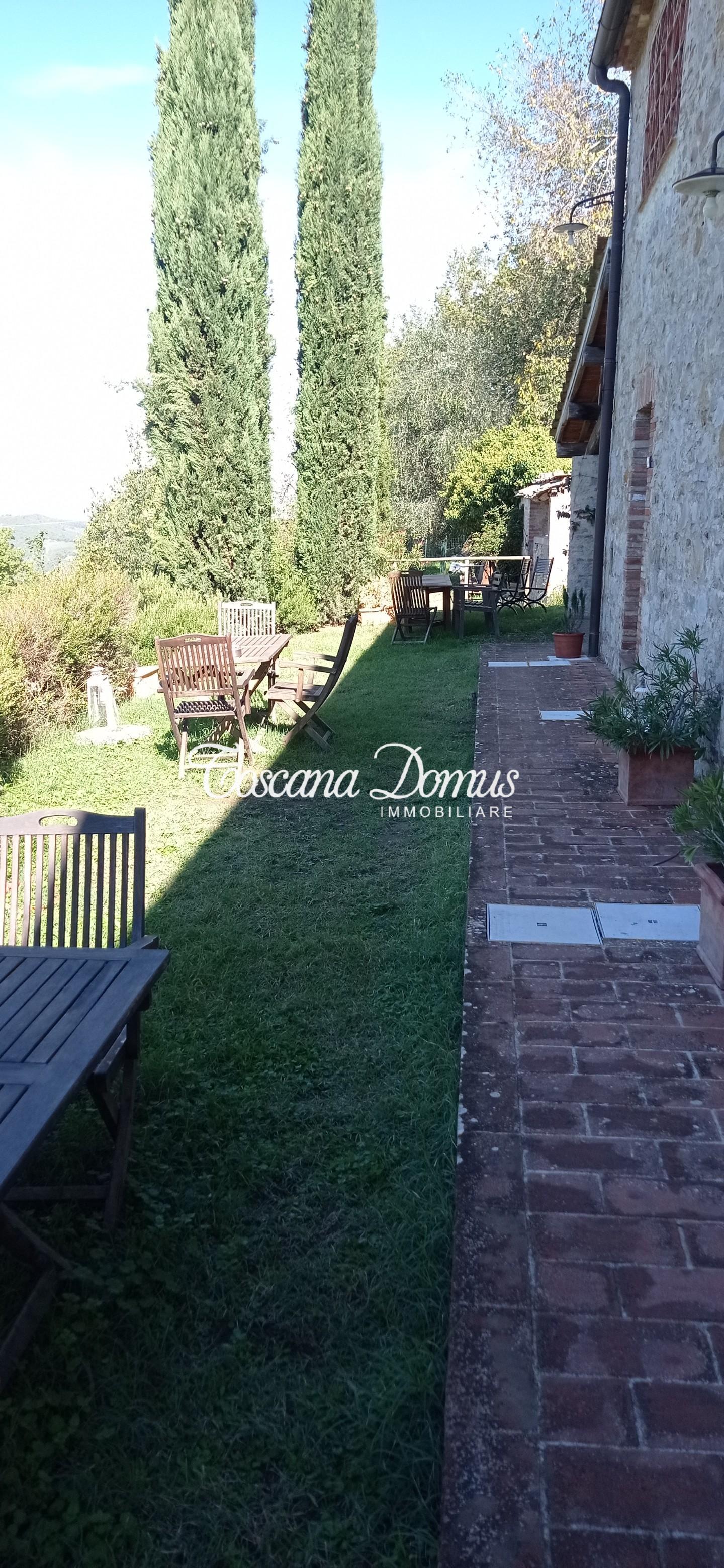 Immagine 29 di Casa colonica in vendita  a Castellina In Chianti