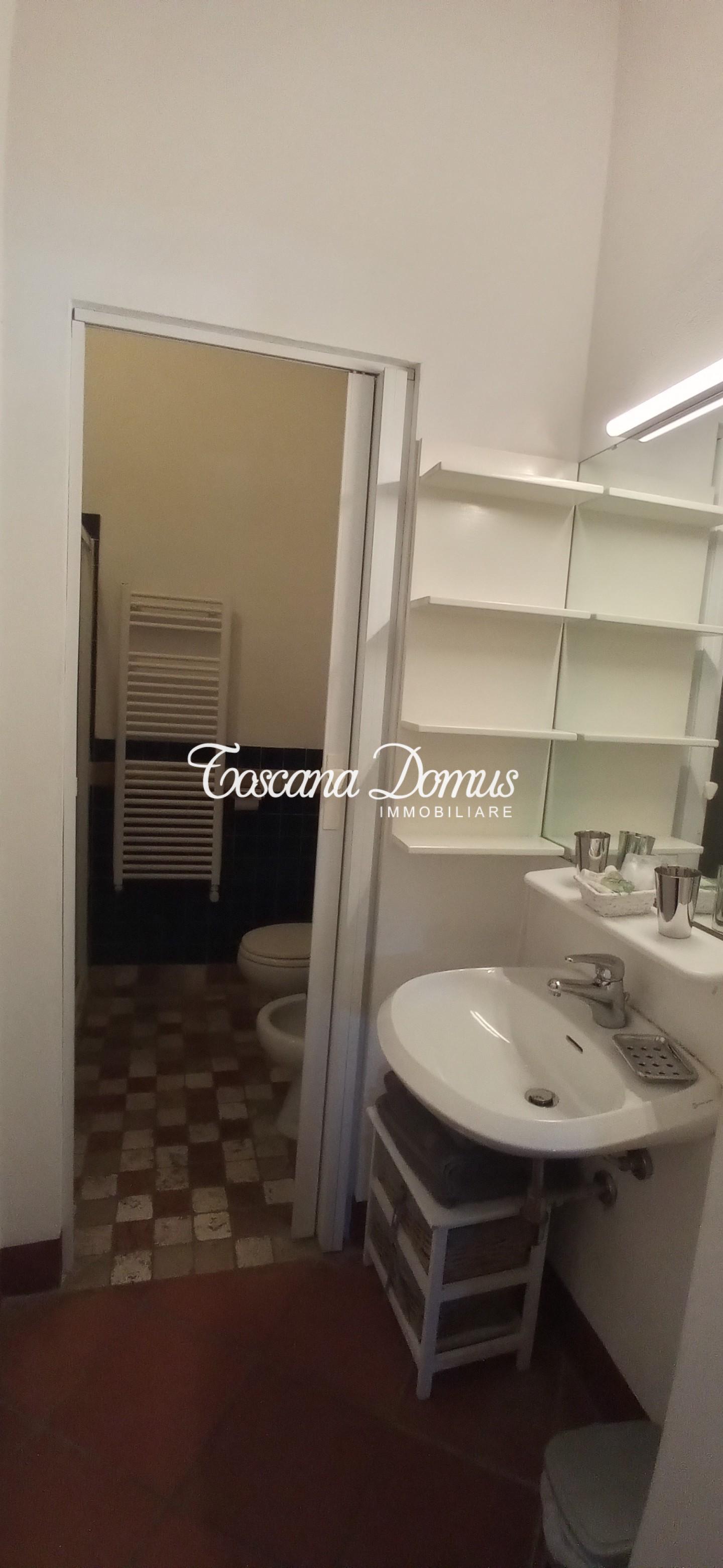 Immagine 33 di Casa colonica in vendita  a Castellina In Chianti