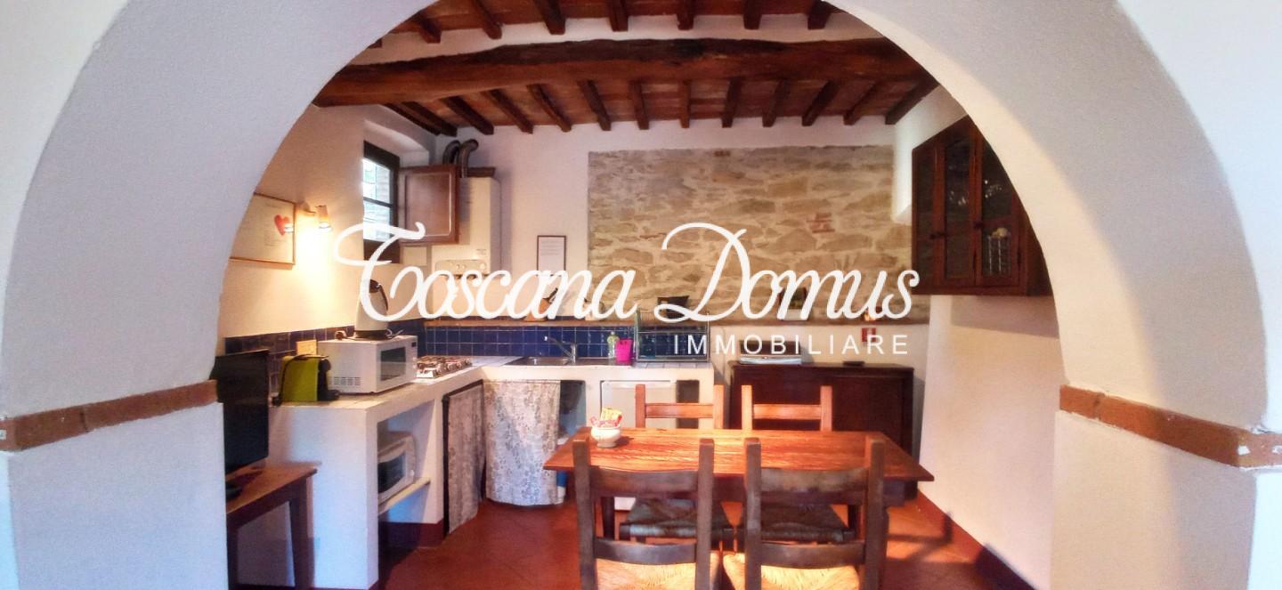 Immagine 14 di Casa colonica in vendita  a Castellina In Chianti