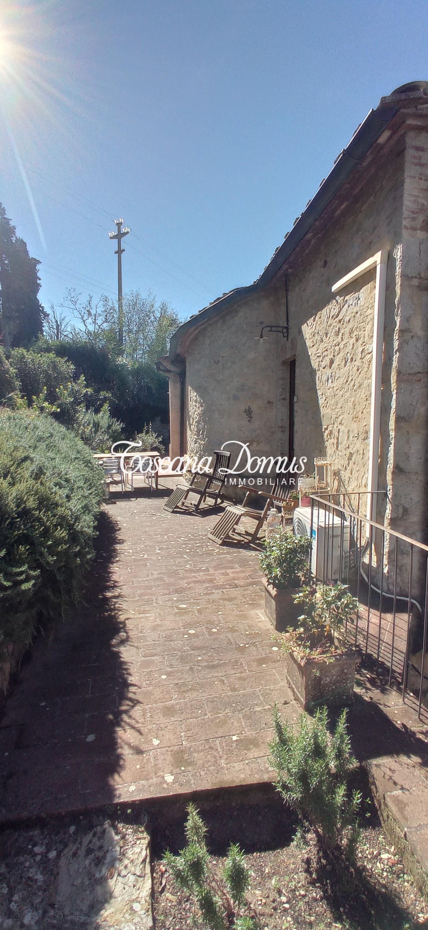 Immagine 31 di Casa colonica in vendita  a Castellina In Chianti