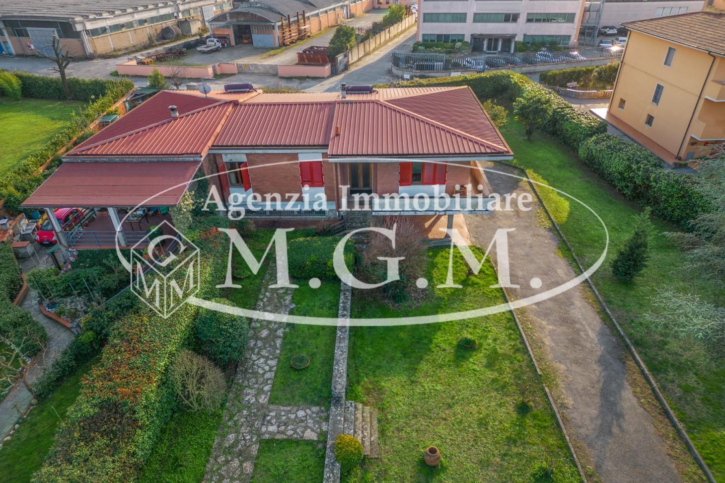 Immagine 5 di Casa bifamiliare in vendita  a Bientina