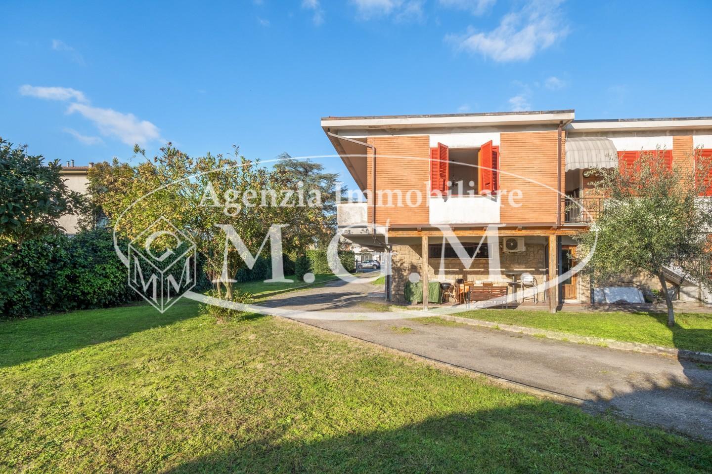 Immagine 10 di Casa bifamiliare in vendita  a Bientina