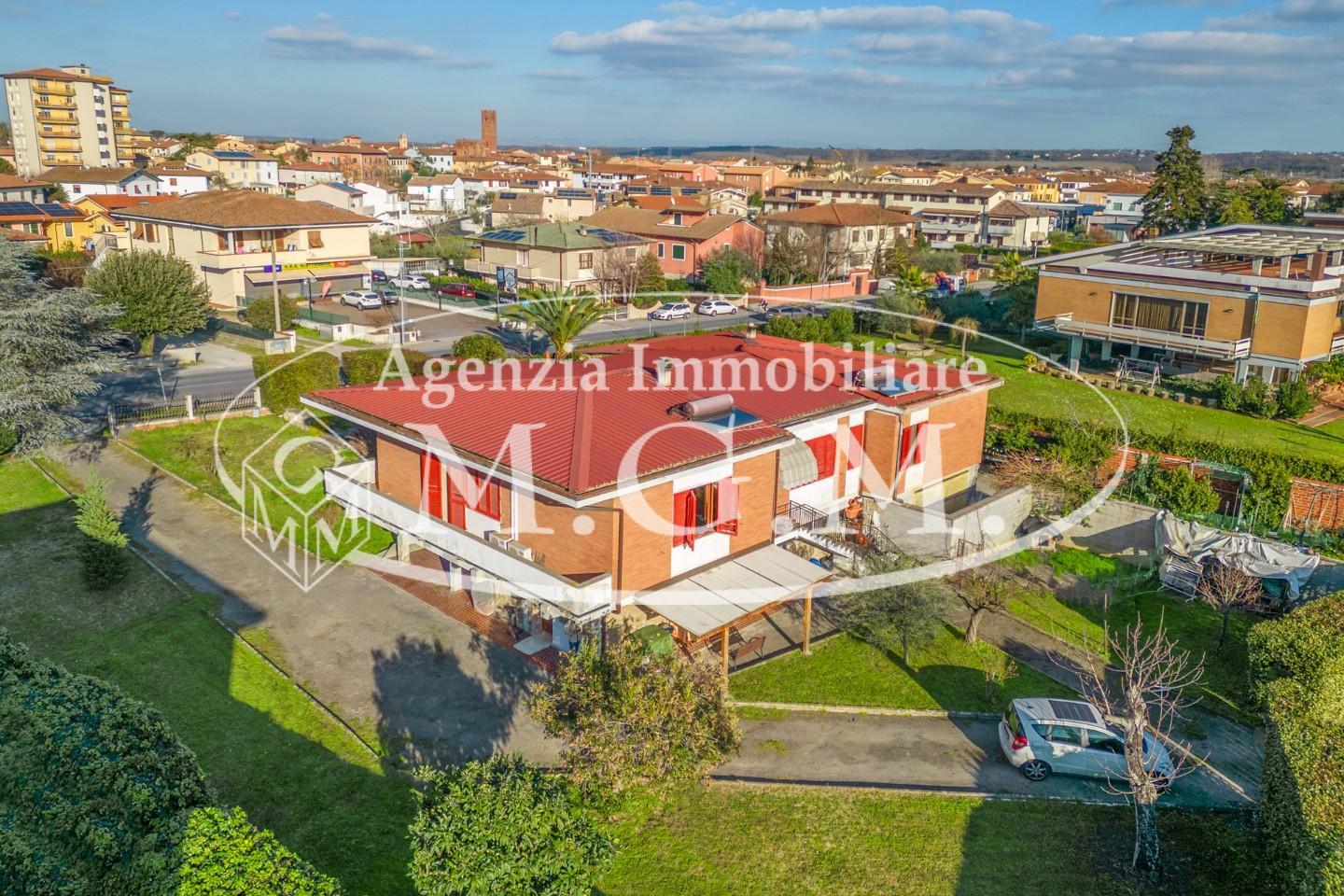 Immagine 7 di Casa bifamiliare in vendita  a Bientina