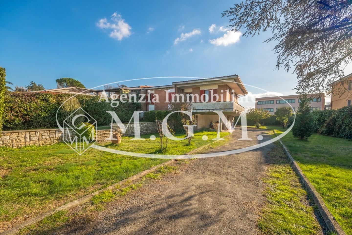 Immagine 8 di Casa bifamiliare in vendita  a Bientina