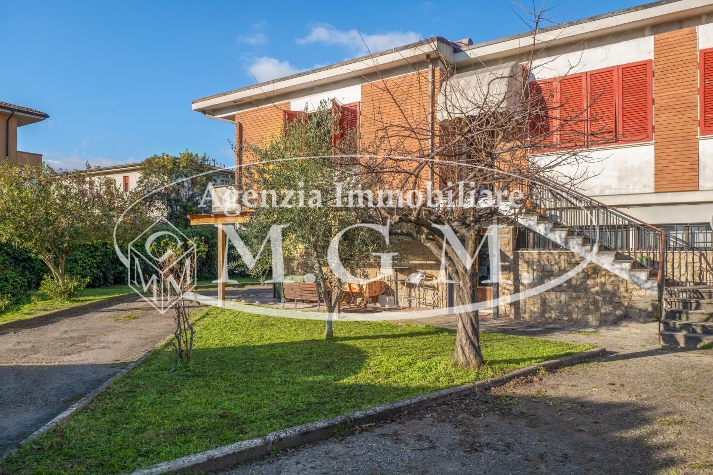 Immagine 12 di Casa bifamiliare in vendita  a Bientina