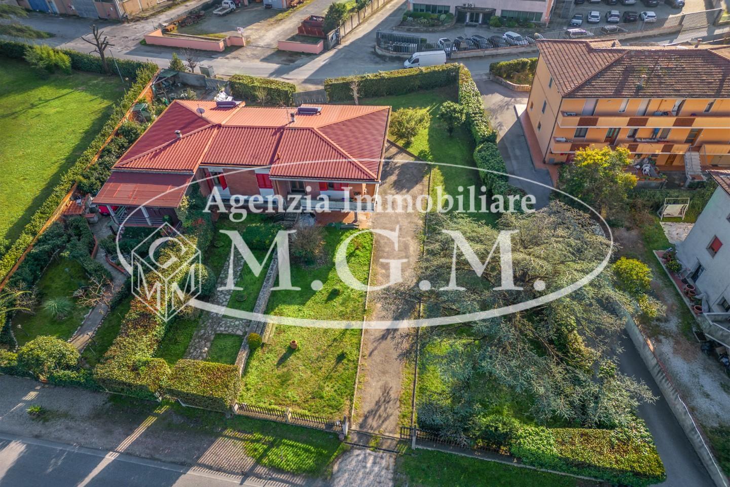 Immagine 4 di Casa bifamiliare in vendita  a Bientina