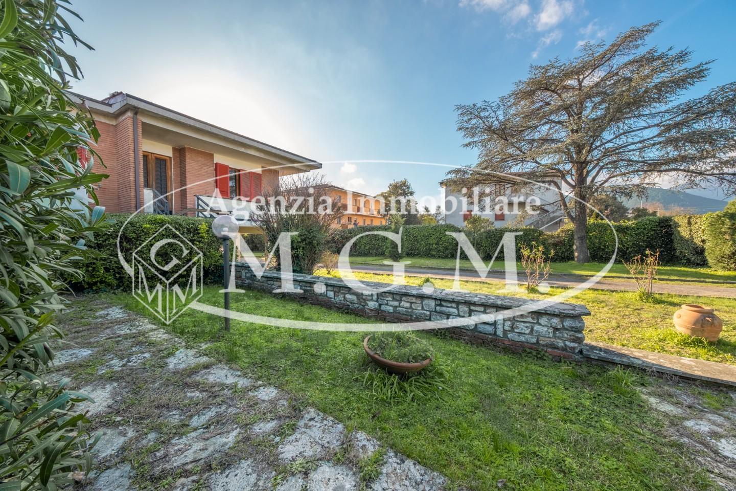 Immagine 16 di Casa bifamiliare in vendita  a Bientina