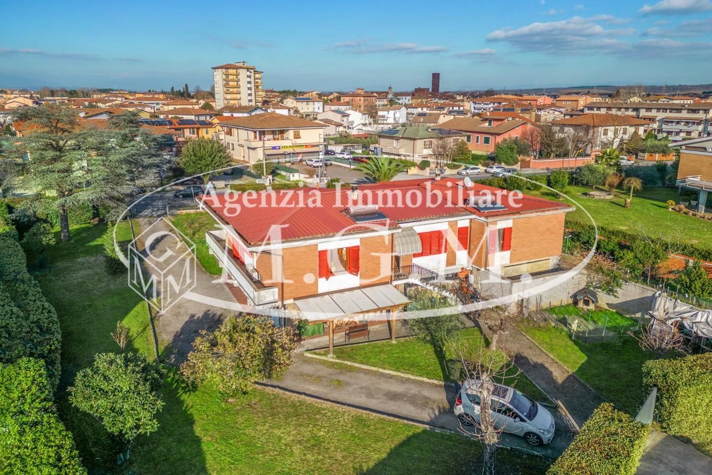 Immagine 6 di Casa bifamiliare in vendita  a Bientina