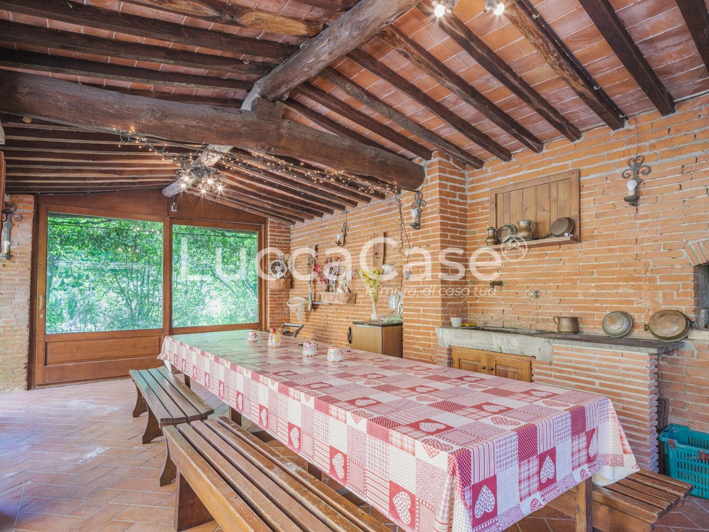 Immagine 46 di Casa colonica in vendita  a Capannori