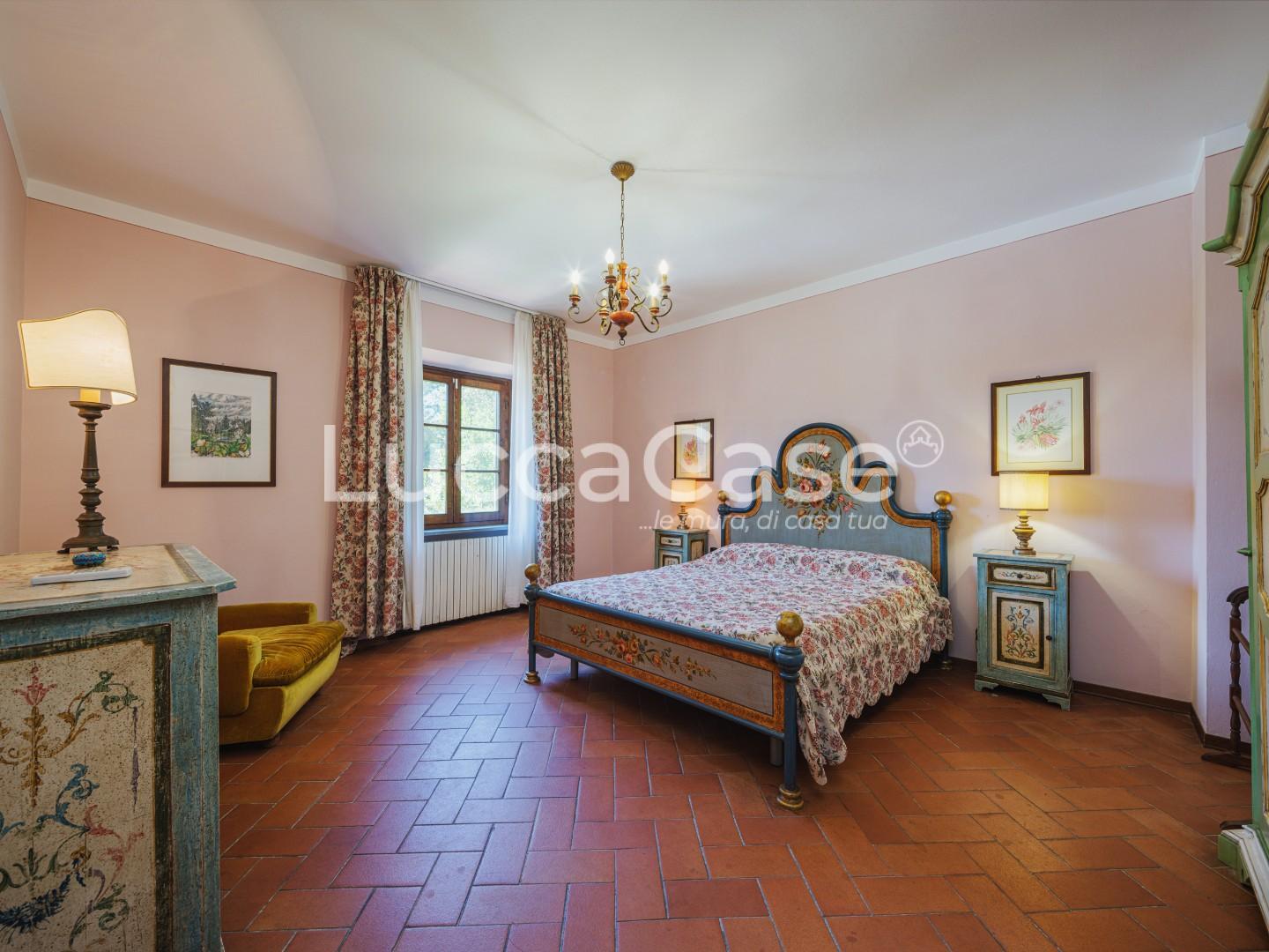 Immagine 18 di Casa colonica in vendita  a Capannori