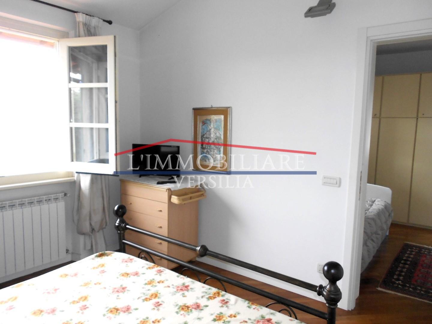 Immagine 34 di Villa in vendita  a Seravezza