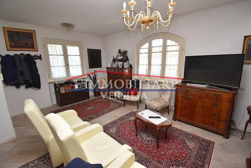 Immagine 20 di Villa in vendita  a Seravezza