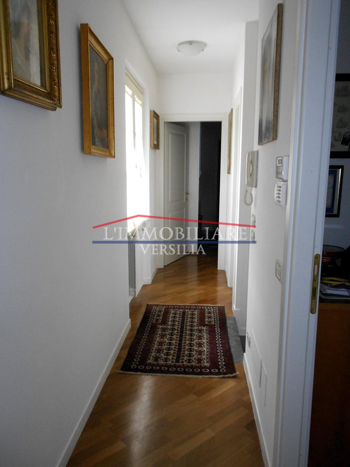 Immagine 35 di Villa in vendita  a Seravezza