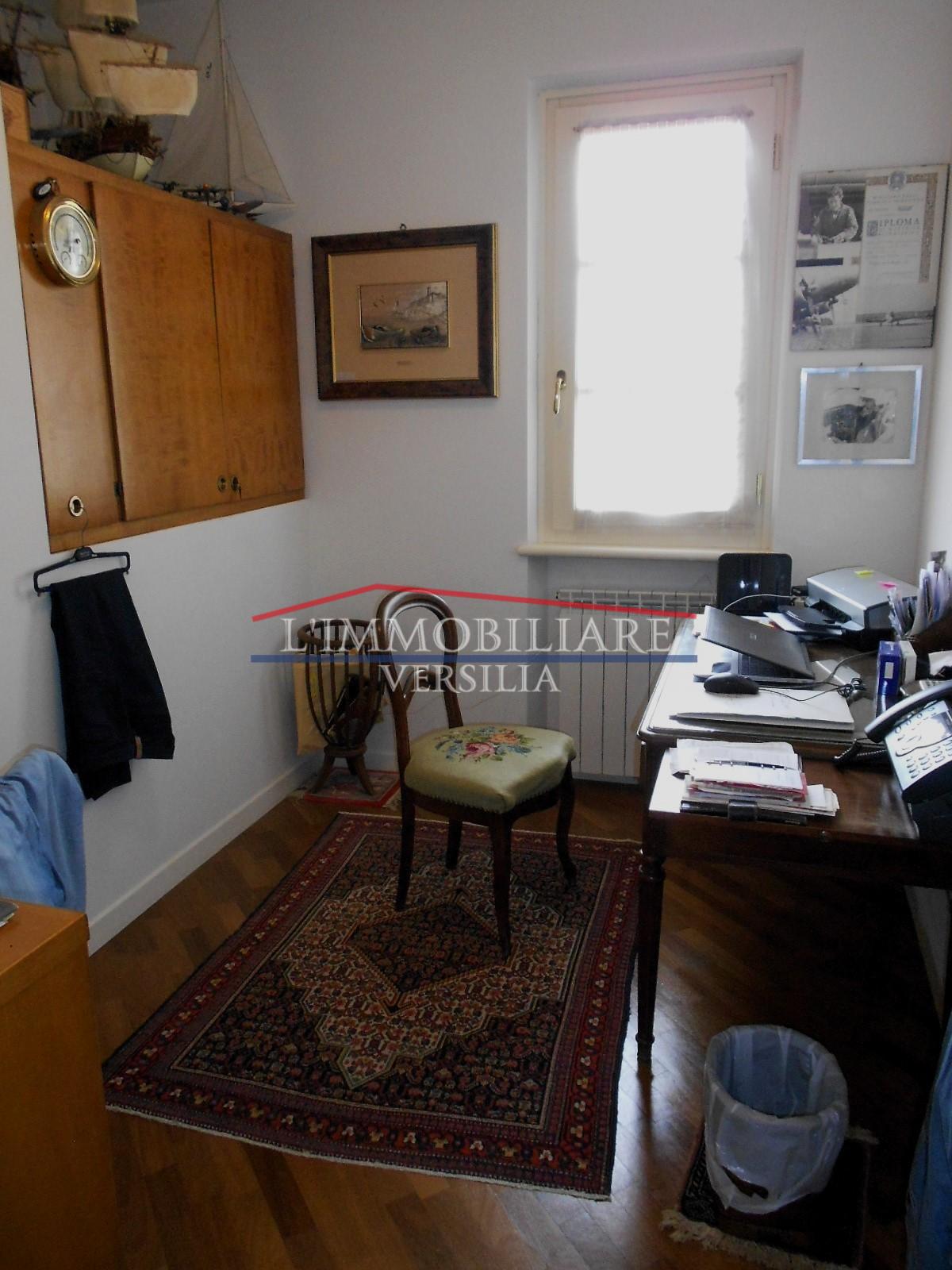 Immagine 41 di Villa in vendita  a Seravezza