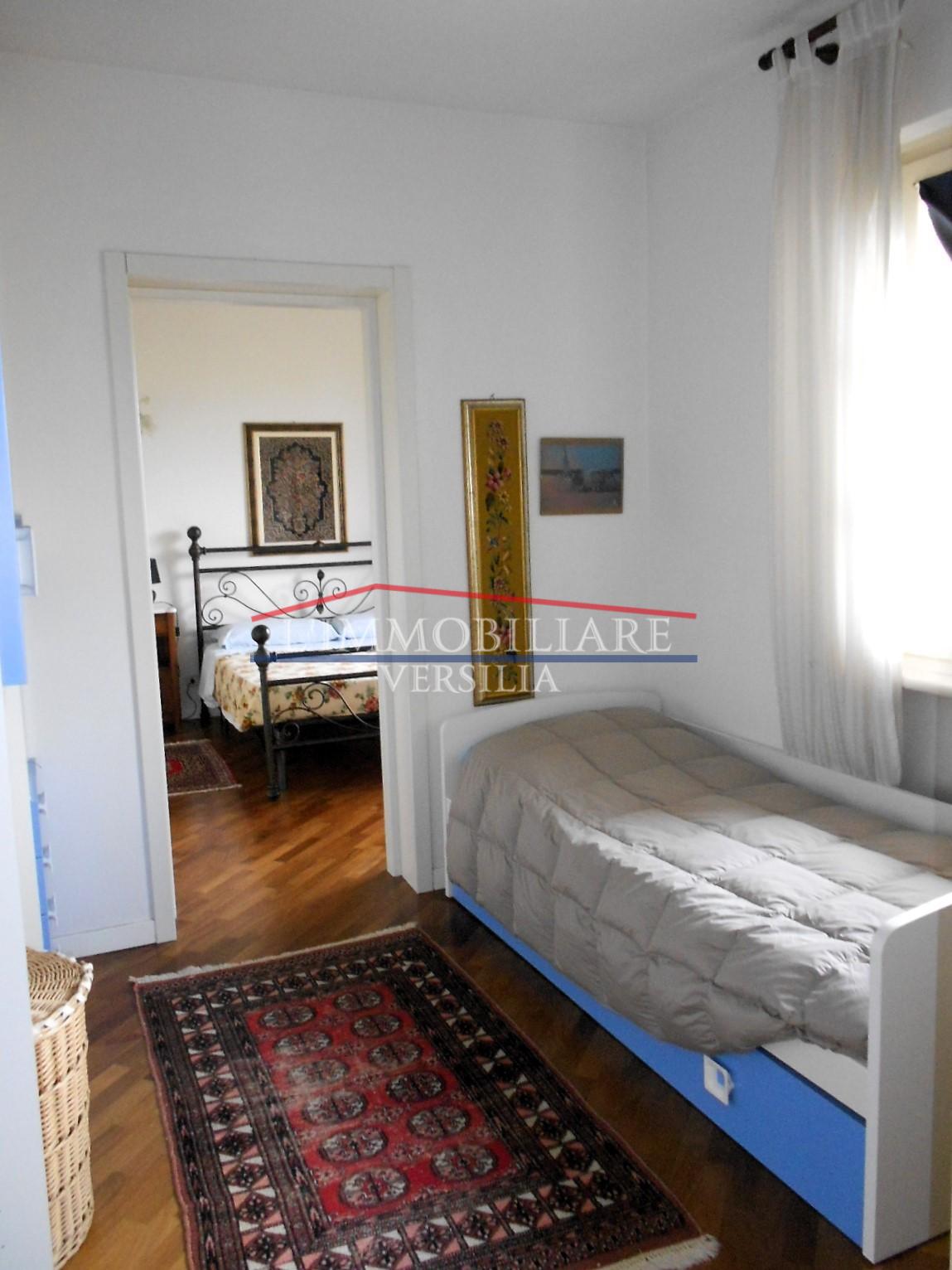 Immagine 36 di Villa in vendita  a Seravezza