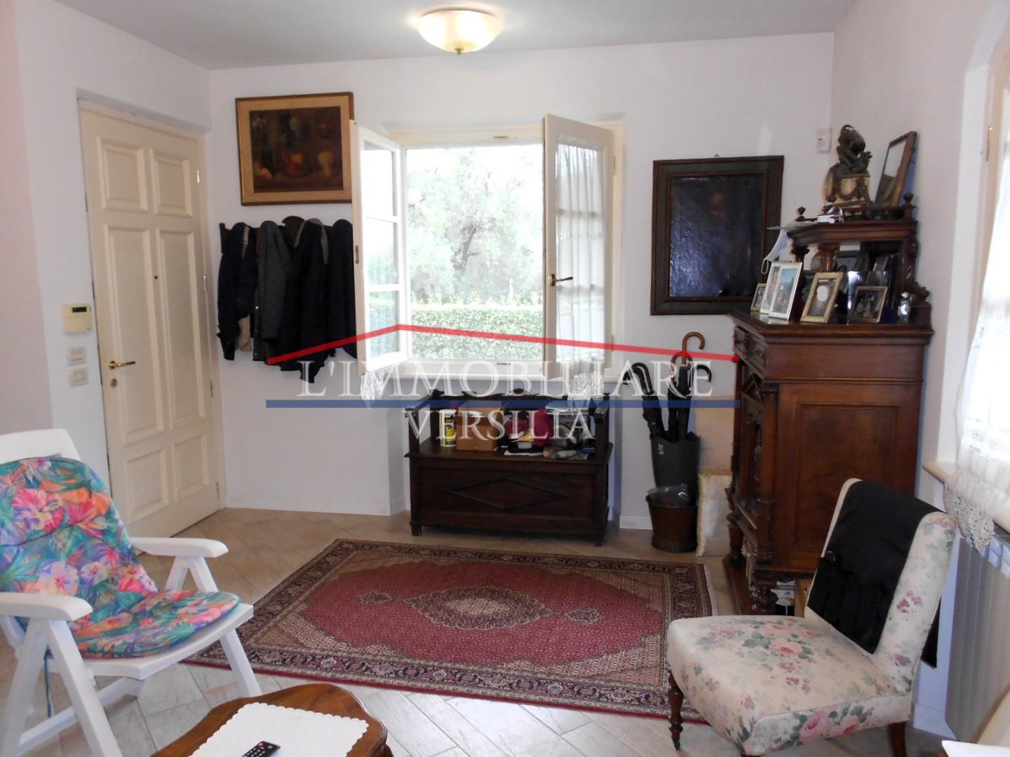 Immagine 22 di Villa in vendita  a Seravezza