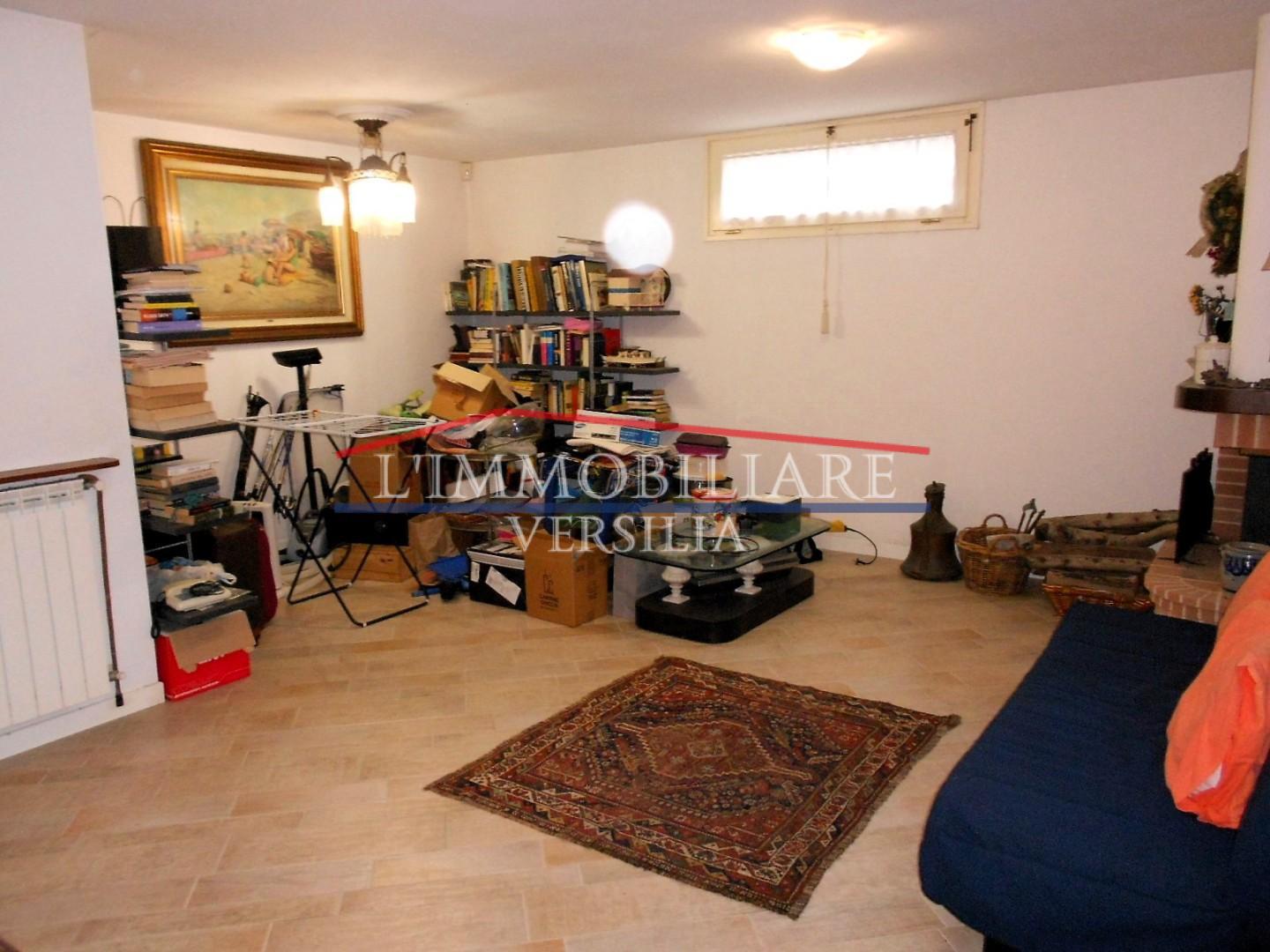 Immagine 43 di Villa in vendita  a Seravezza