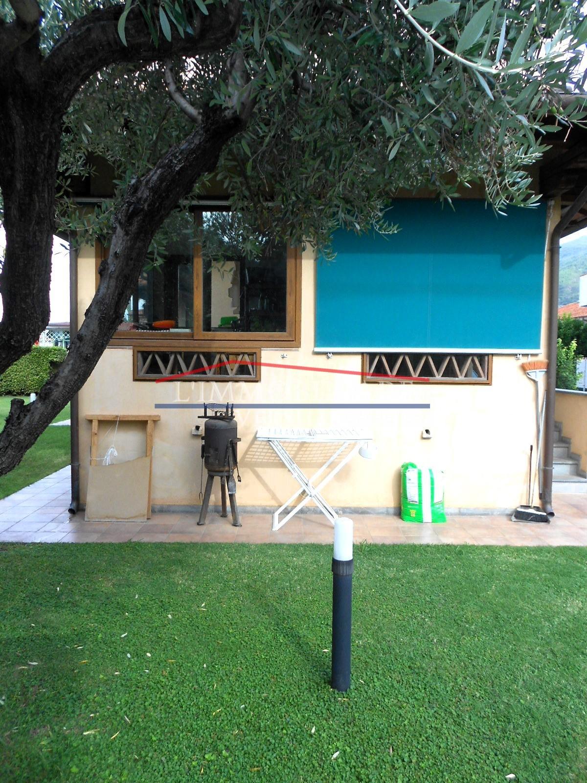 Immagine 58 di Villa in vendita  a Seravezza