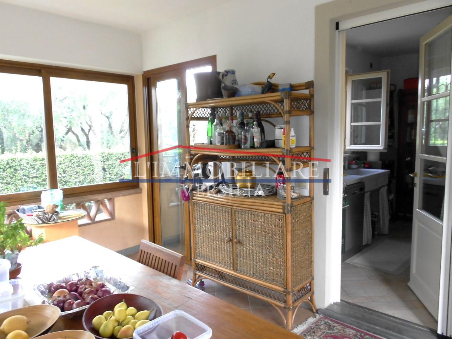 Immagine 14 di Villa in vendita  a Seravezza