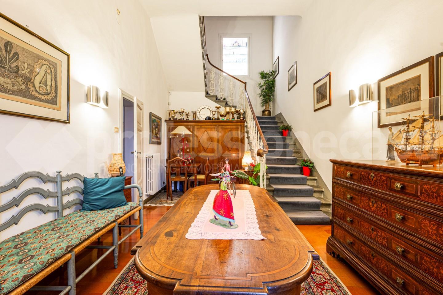 Immagine 8 di Villa in vendita  a Pisa