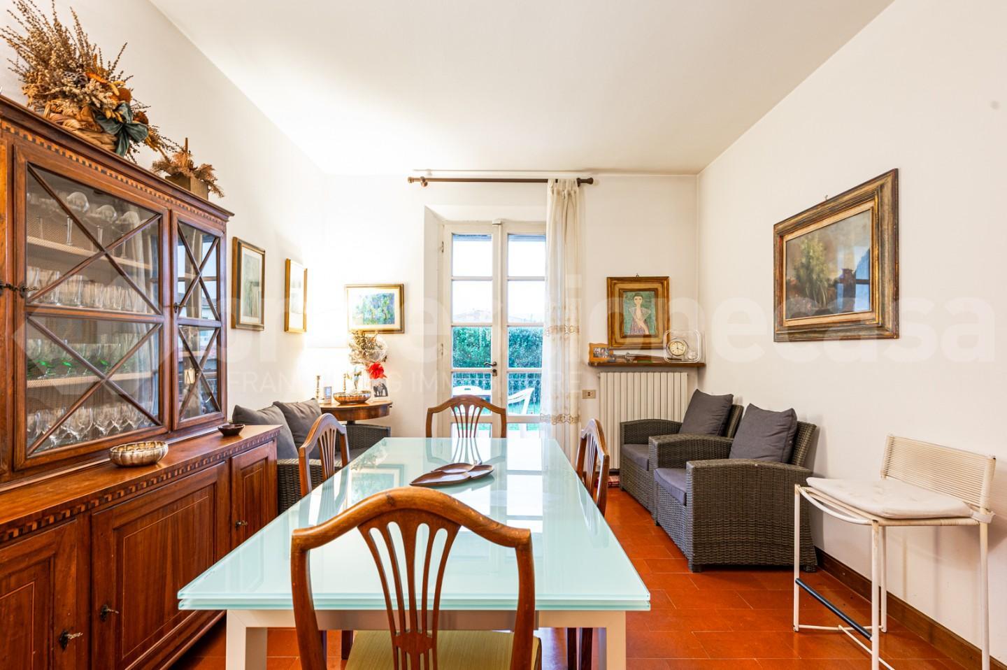 Immagine 15 di Villa in vendita  a Pisa